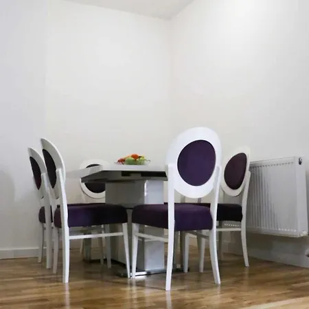 Anika * 比耶利纳